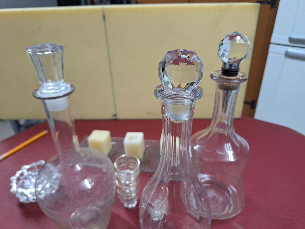 Lot de carafes en cristal et verre Carafe en verre 
D�coration
