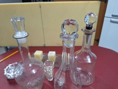 Lot de carafes en cristal et verre Carafe en verre 
15 Dammarie-les-Lys (77)