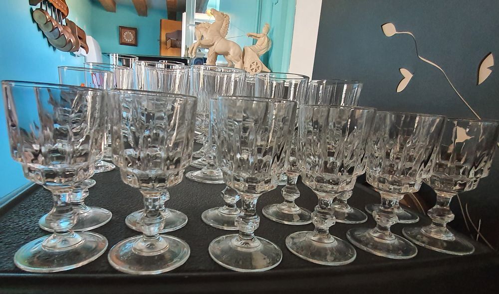 Ensemble de 39 Verres &agrave; pied Luminarc Décoration