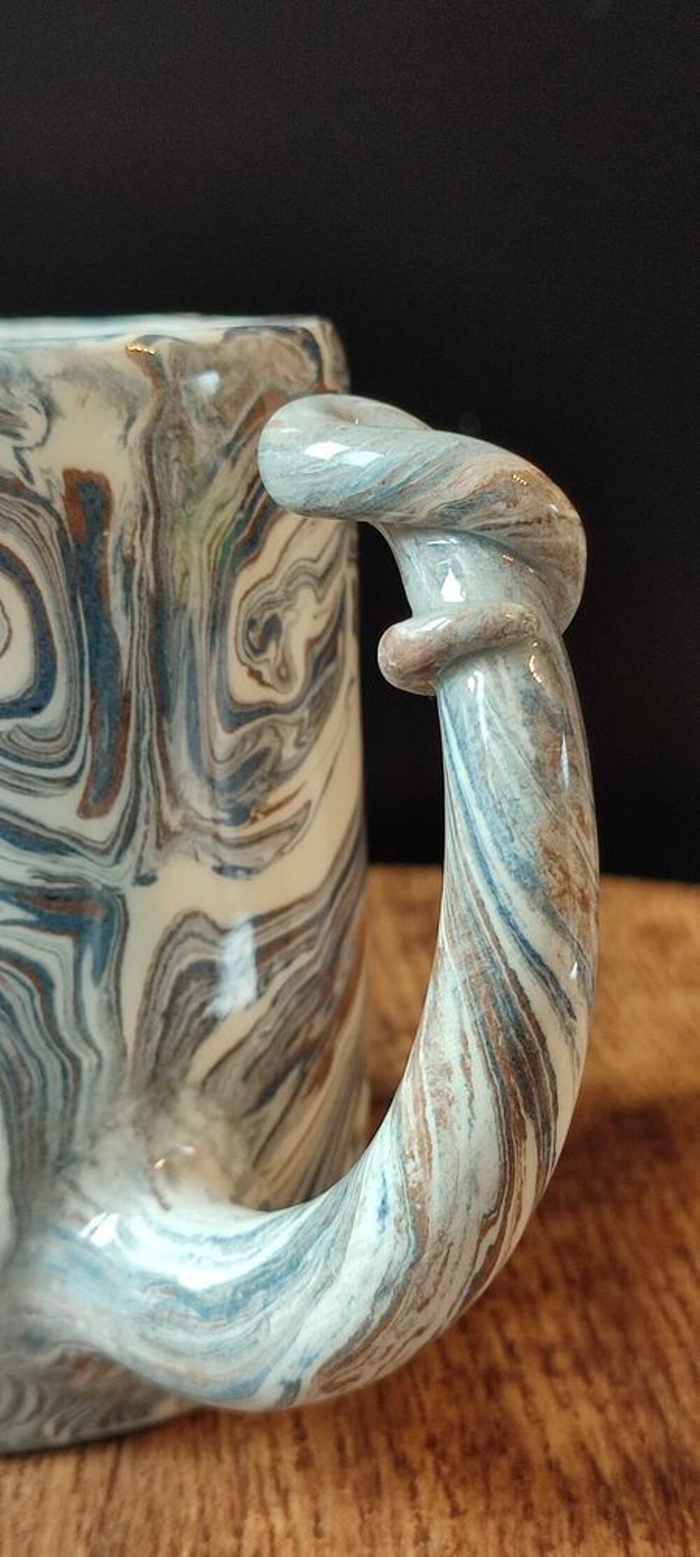 Mug en c&eacute;ramique artisanale sign&eacute; d&eacute;cor marbr&eacute;, pi&egrave;ce unique 
