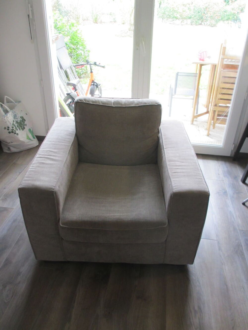Fauteuil alin&eacute;a caf&eacute; au lait Meubles