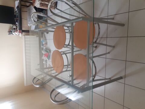 table en verre et 4 chaises 100 Cersay (79)