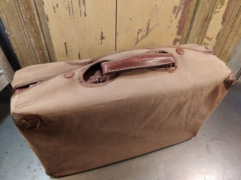 Ancienne Valise Cuir N&eacute;cessaire de Toilette et Accessoires 