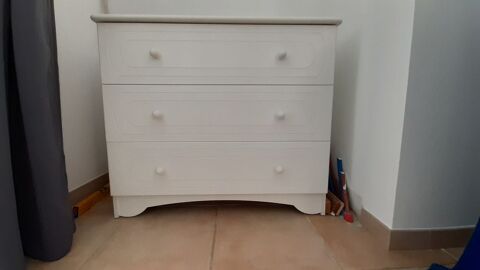 Jolie commode, 4 tiroirs en pin blanc laque  0 Voisins-le-Bretonneux (78)