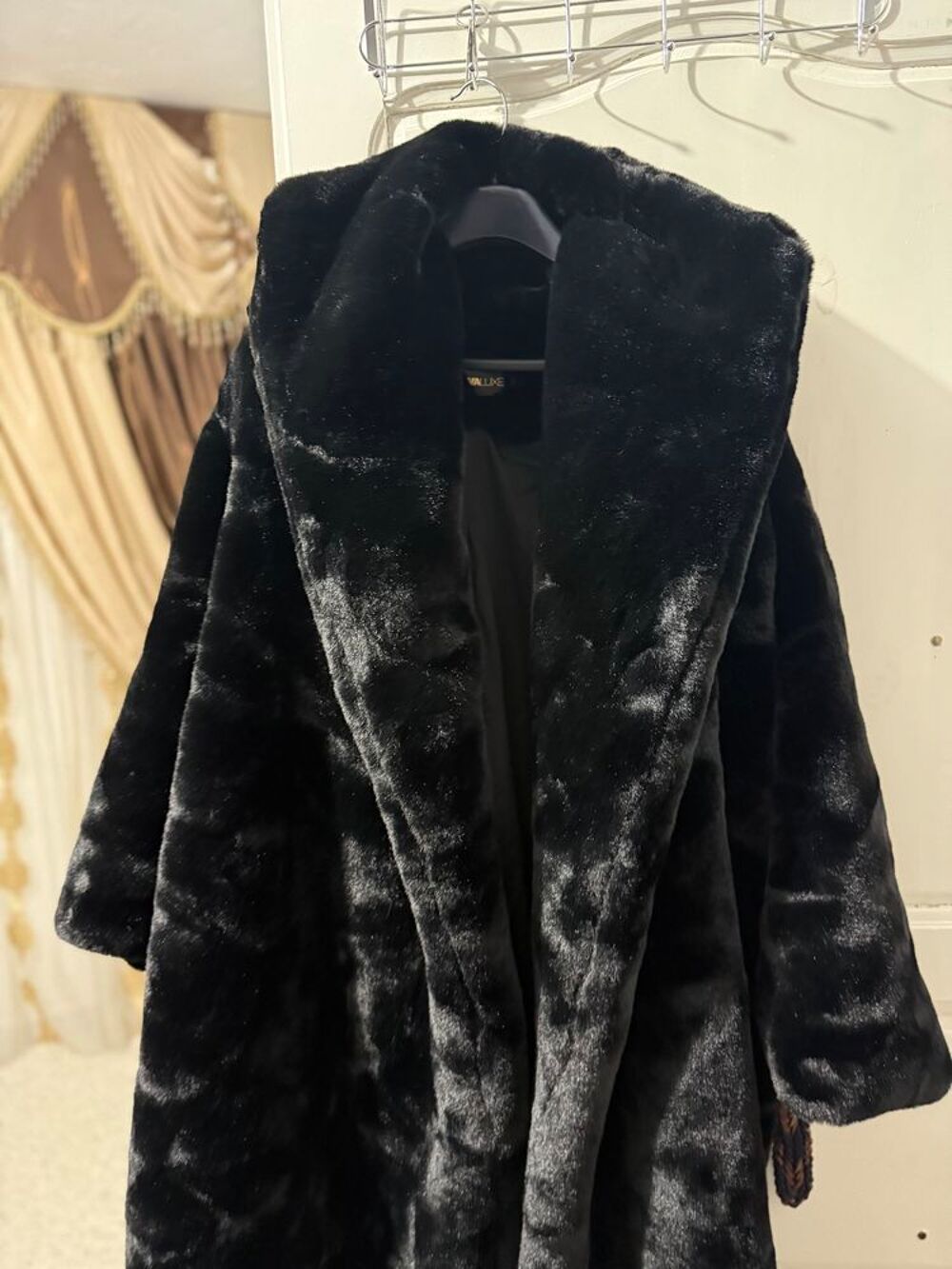 Manteau long en fourrure noire luxe €" El&eacute;gant &amp; intemporel &eth;Ÿ-&curren; Vêtements