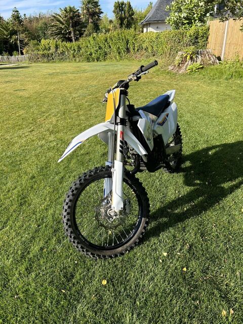 Moto HUSQVARNA 2023 occasion Lanrivoar&eacute; 29290