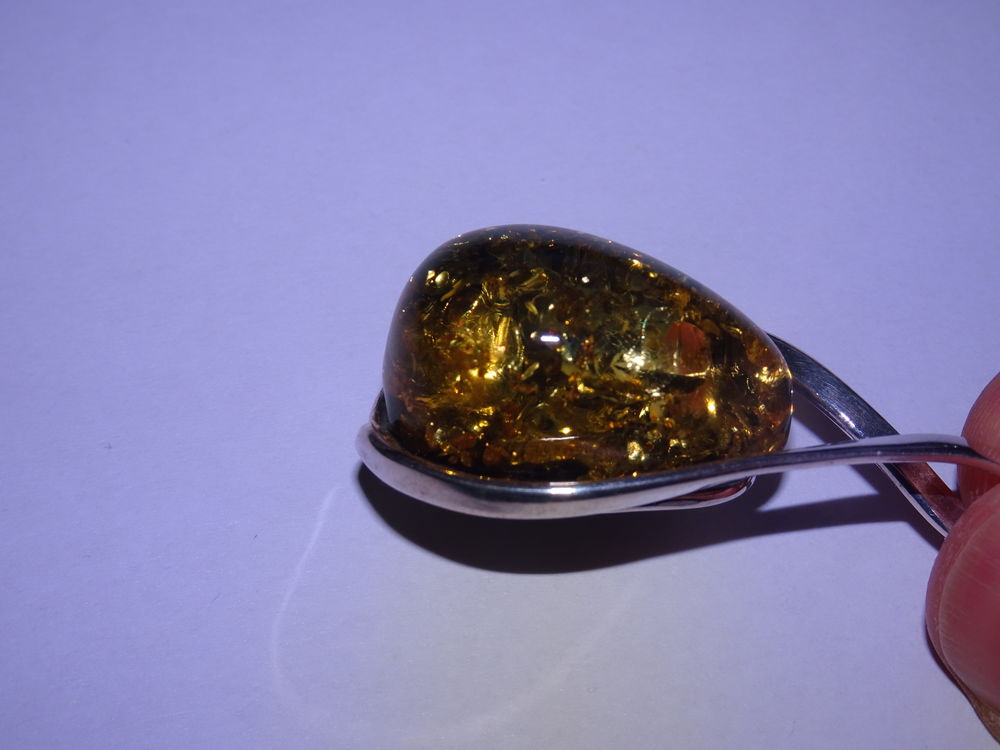 Pendentif en ambre Bijoux et montres