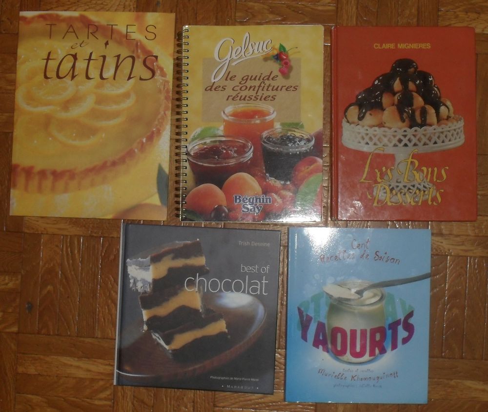 Lot de 5 livres sur les desserts en tr&egrave;s bon &eacute;tat. Livres et BD