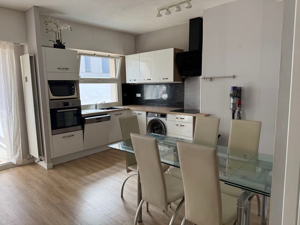 Location Appartement Spacieux T3 meublé rénové de 74 m² avec parking privatif Bordeaux