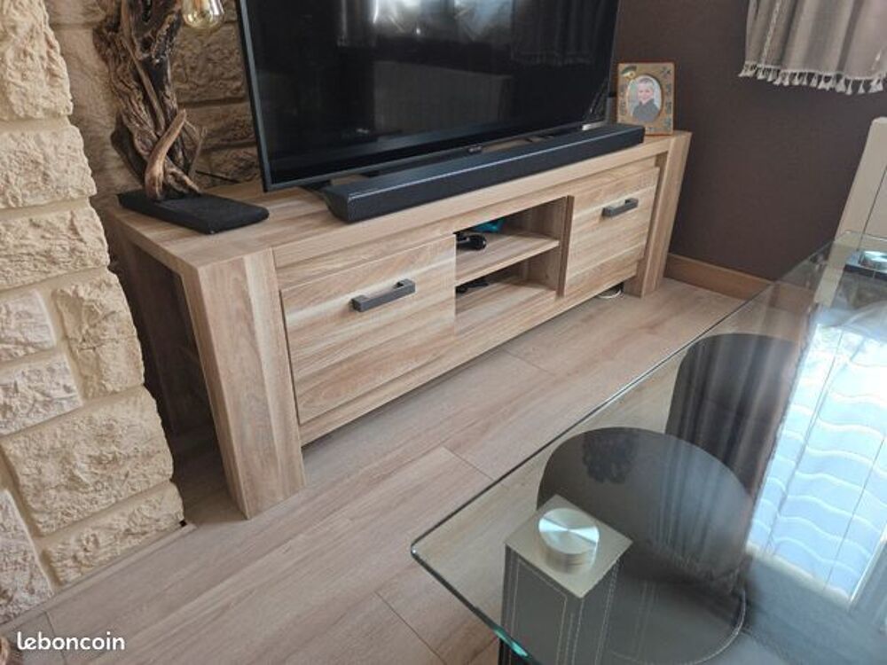 Meuble TV bois clair avec rangements Meubles