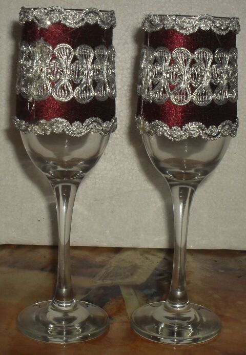 2 (Verres) Fl�tes � champagne verre � pied. 10 Montreuil (93)