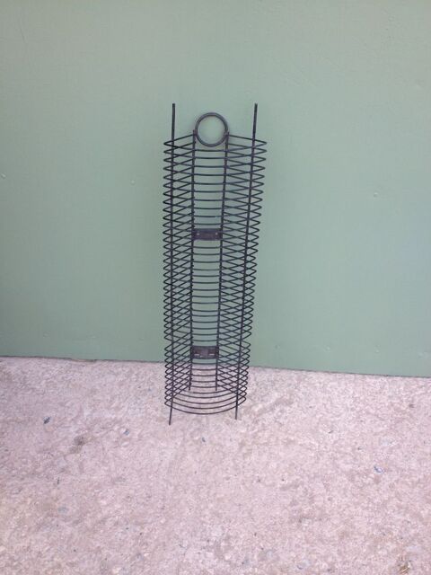 Objet utile �tag�re de rangement noir � suspendre pour CD
5 Brioude (43)