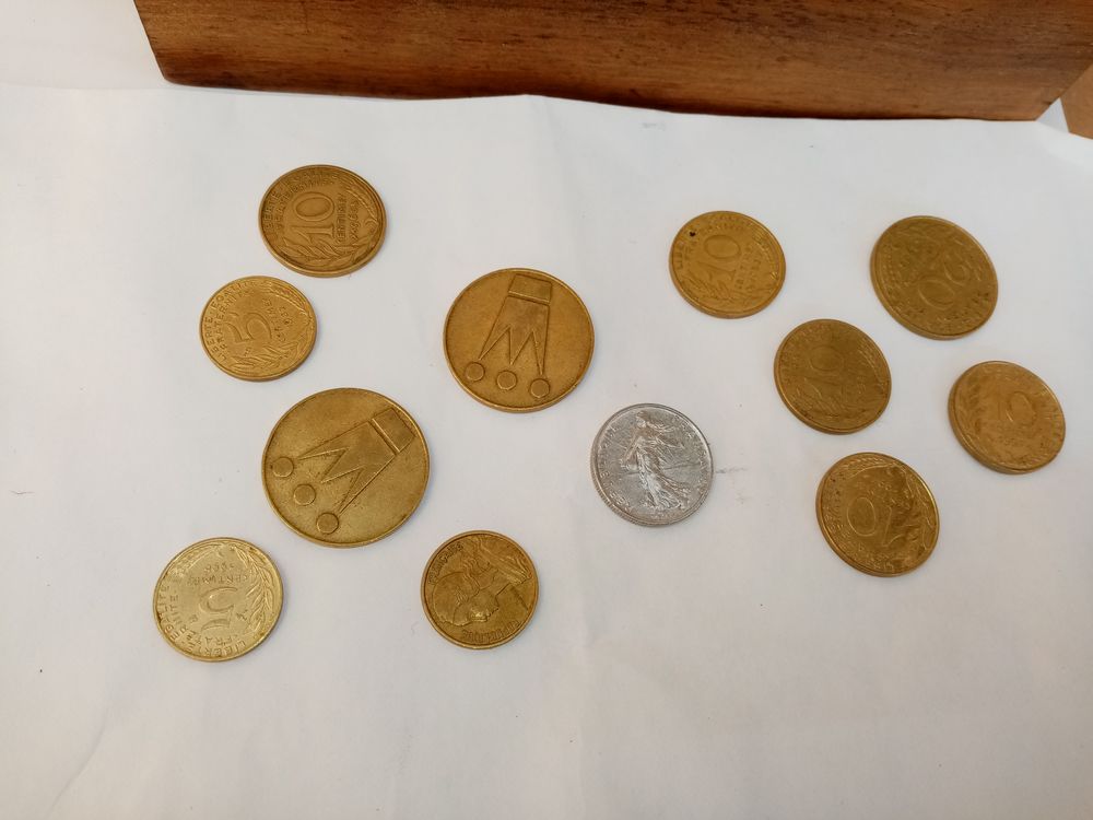 bo&icirc;te de poids compl&egrave;tes pour balance plus un lot de pi&egrave;ces 