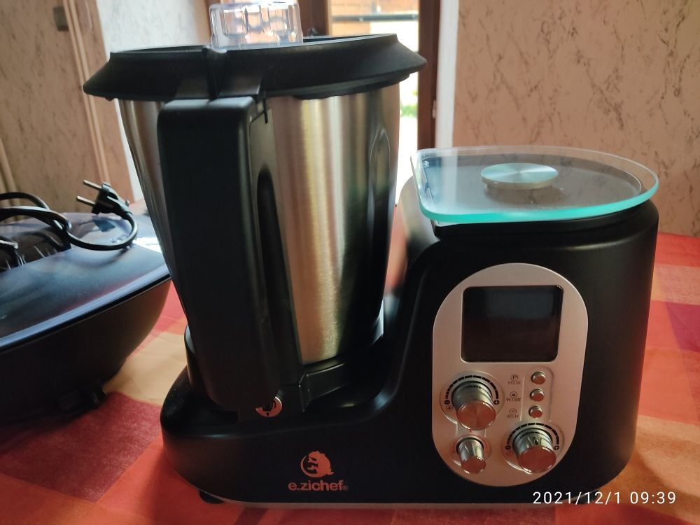 robot cuiseur multifonctions avec balance integr&eacute;e Electroménager