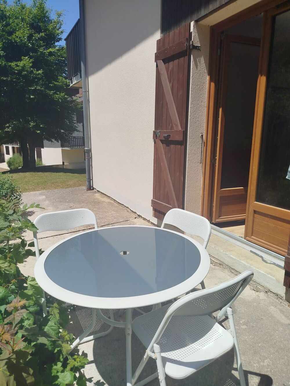 Location Appartement T2 meublé rénové avec terrasse, parking, cave et fibre Les rousses