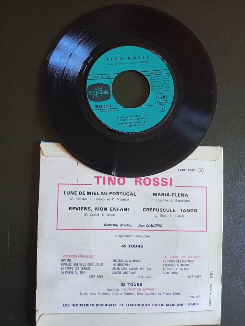 Lot 4 Disques vinyles 45T, vari&eacute;t&eacute; fran&ccedil;aise 1960 &agrave; 90 CD et vinyles