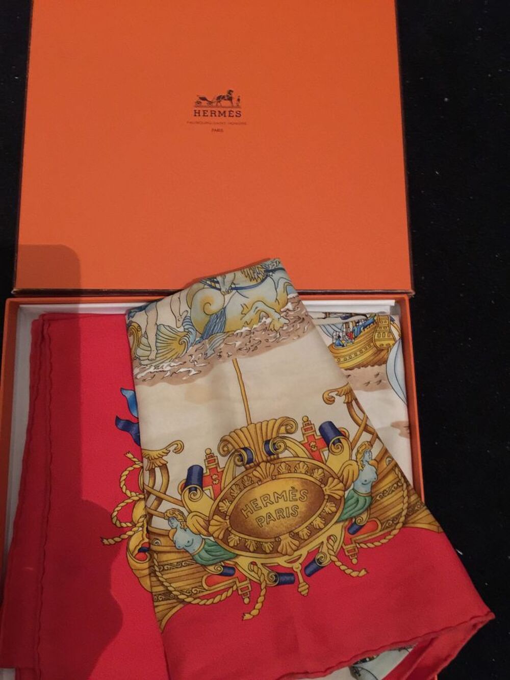 V&eacute;ritable foulard Herm&egrave;s Vêtements