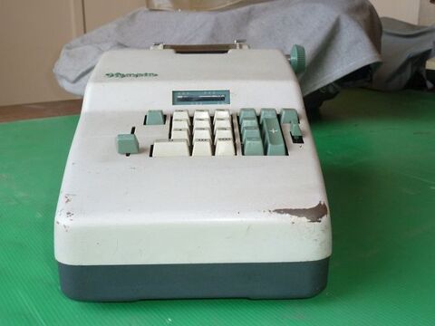 Machine � calculer ancienne �lectrique OLYMPIA 0 Marcilly-le-Hayer (10)
