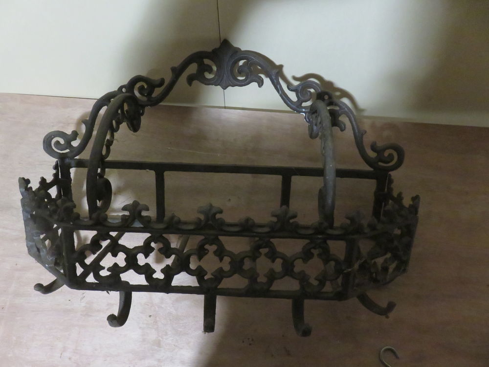 ETAGERE EN FER FORGE Meubles