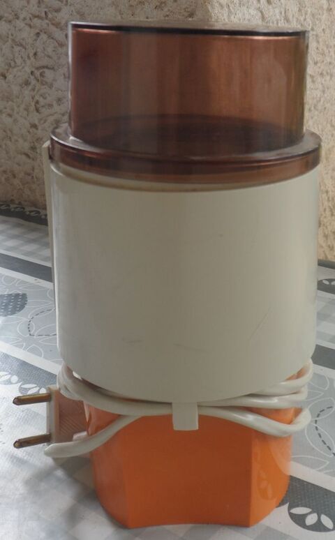 MOULIN A CAFÉ MOULINEX DE 1971 EN PARFAIT ÉTAT
VINTAGE
50 Castries (34)