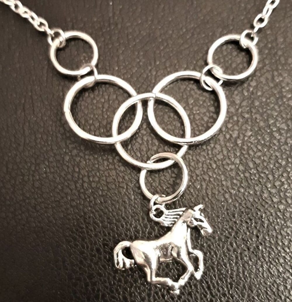 pendentif cheval, anneaux, avec la cha&icirc;ne Bijoux et montres