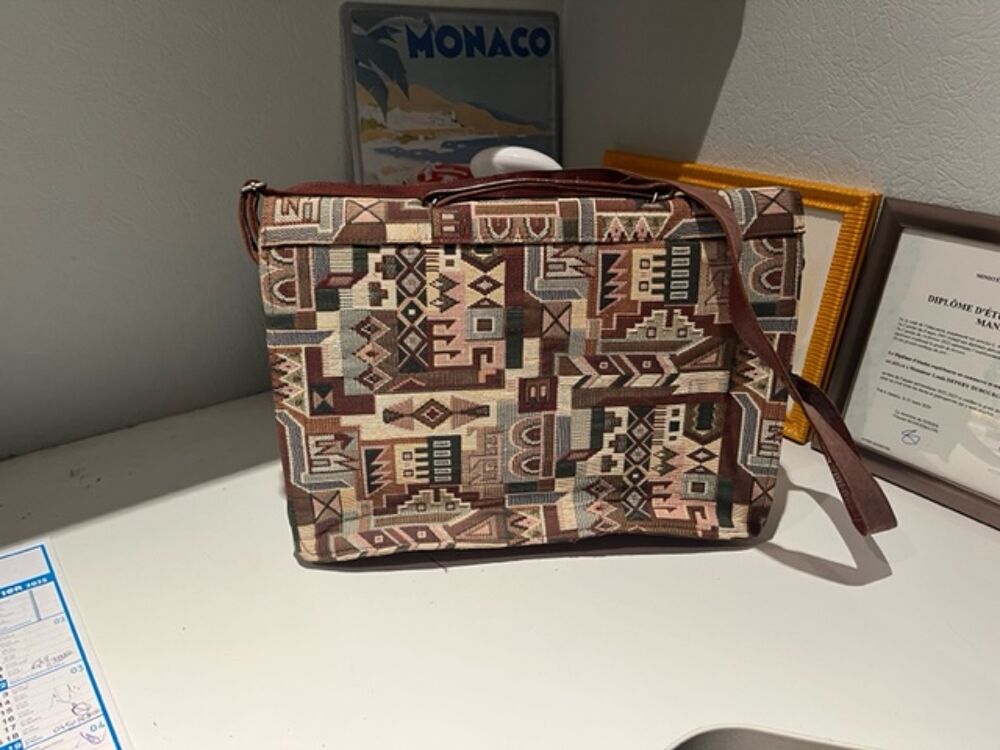 Sacs cuir Bandouli&egrave;re Motif Tribal Maroquinerie