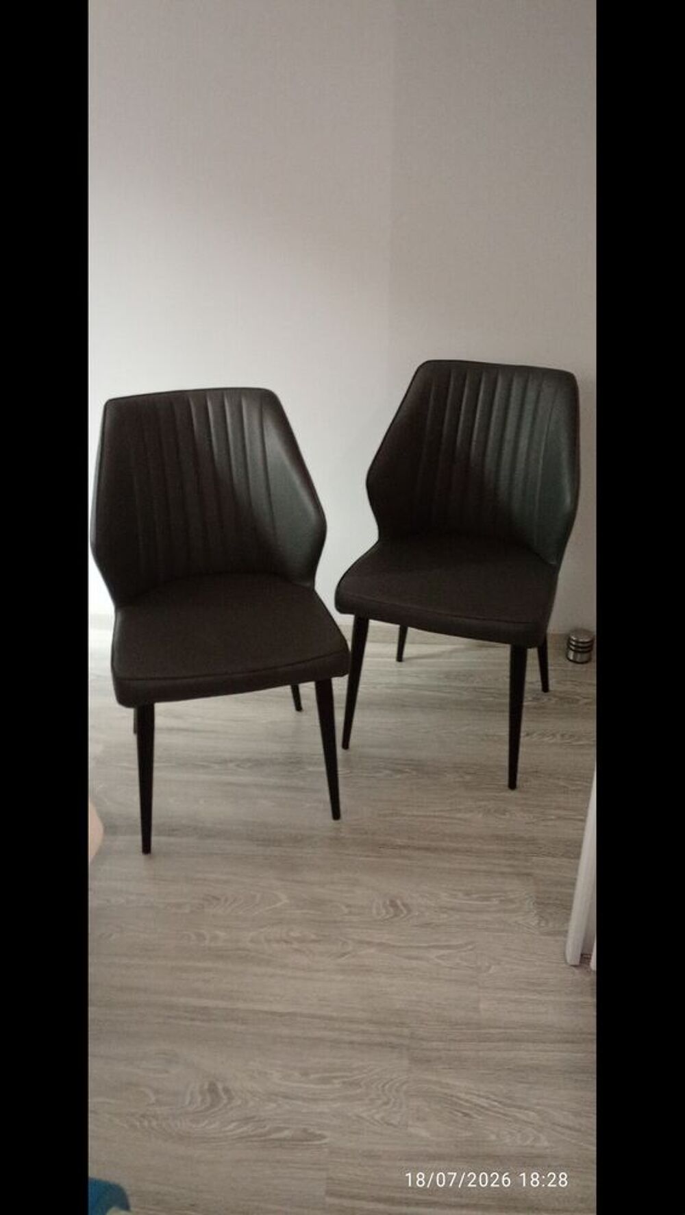 2 chaises neuves LUNDERSKOV Meubles