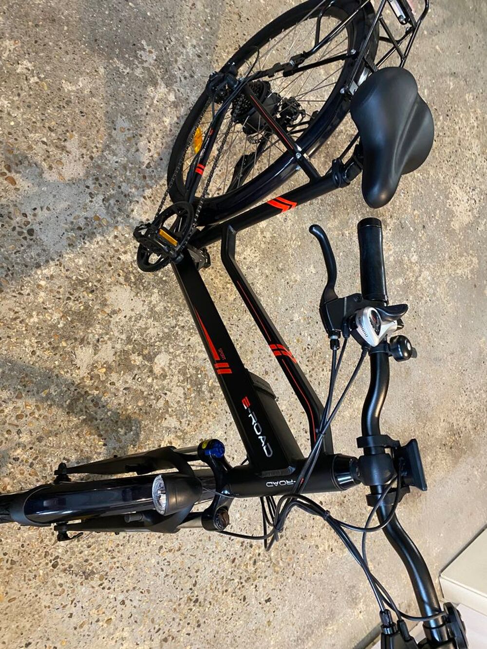 v&eacute;lo &eacute;lectrique femme V�los