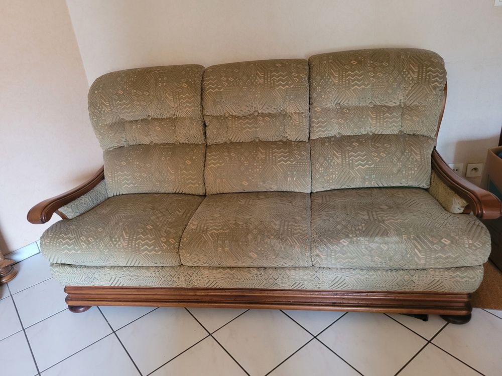 GRATUIT - 2 fauteuils + 1 canap&eacute; - GRATUIT Meubles