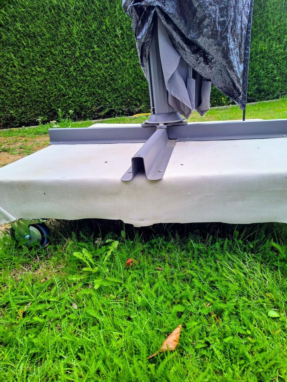 Parasol d&eacute;port&eacute; 4 x 4 Jardin
