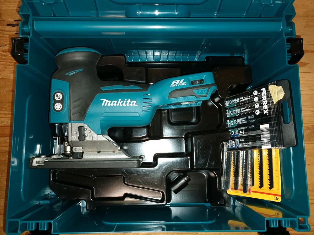 SCIE SAUTEUSE SANS FIL MAKITA
Bricolage