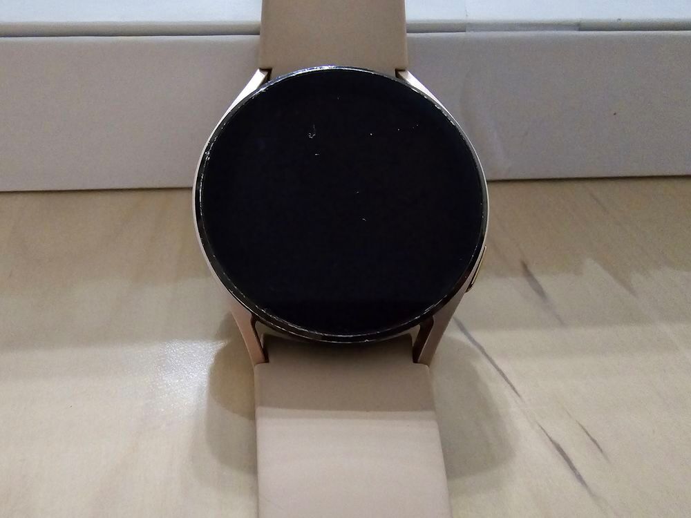 Montre connect&eacute;e samsung watch 4 rose. Téléphones et tablettes