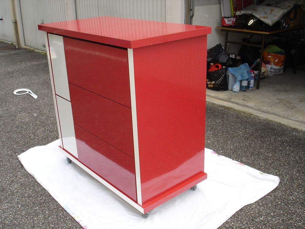 Tr&egrave;s joli MEUBLE en Bois agglo particules HDF Haute densit&eacute;. Meubles