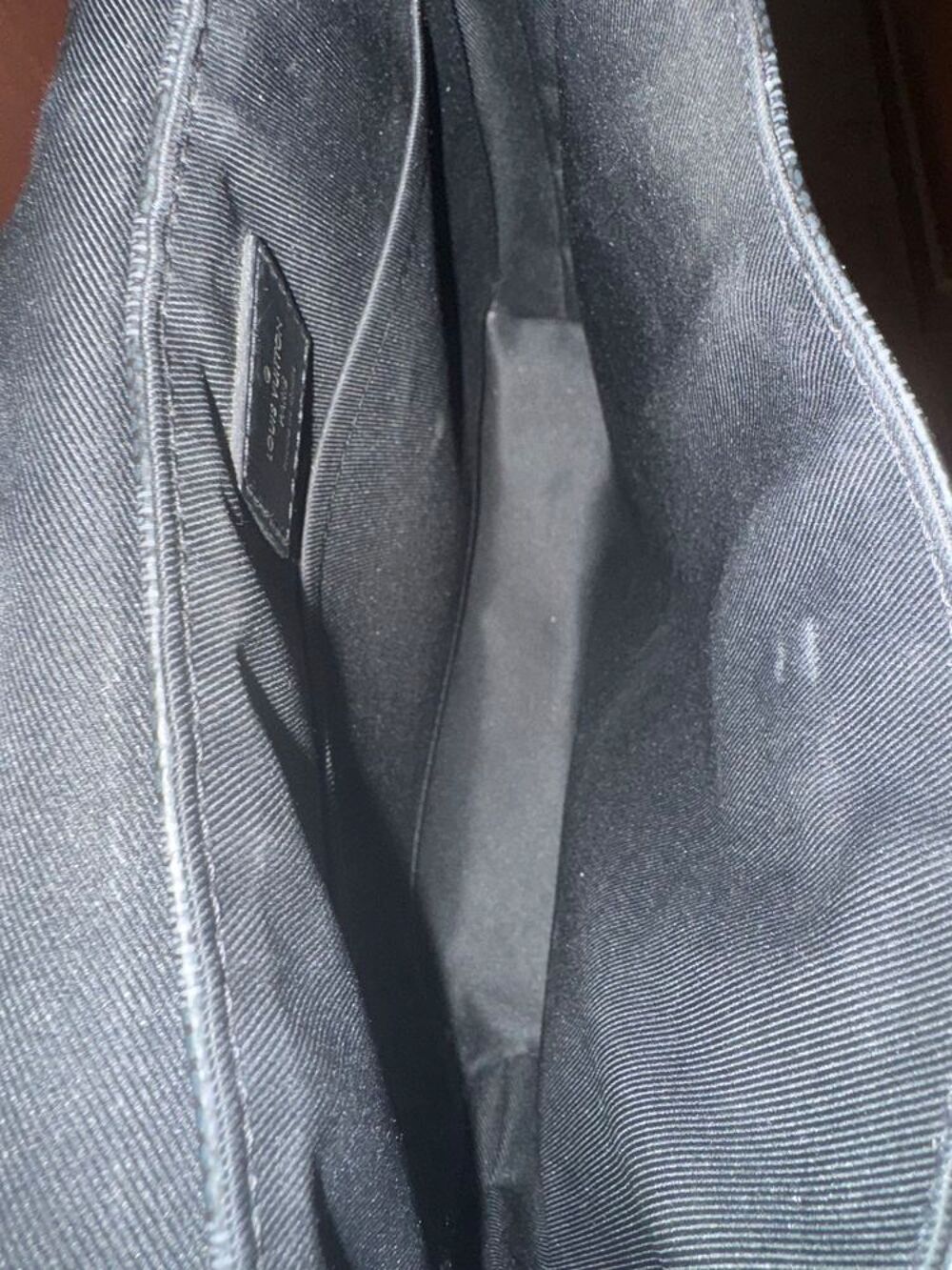 sac louis vuitton district homme fermeture a rabat tr&egrave;s bonne etat sans la boite Maroquinerie