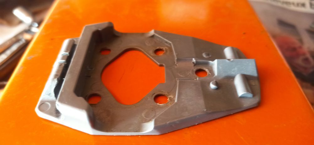 Plaque fixation Dynafit Sports
