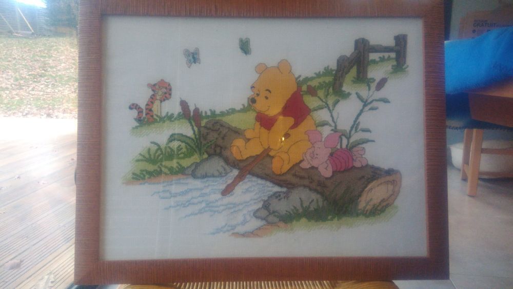 Cadre Winnie l'Ourson et ab&eacute;c&eacute;daire Fables de La Fontaine Puériculture