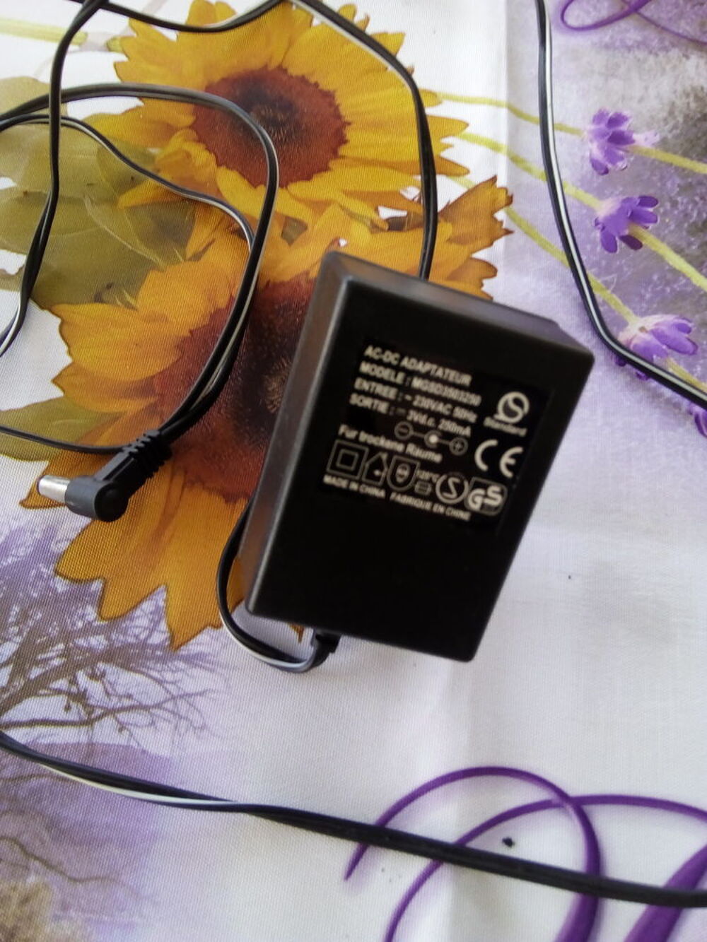 Transformateur/Adaptateur/Chargeur mod&egrave;le MGSD3503250 Matriel informatique