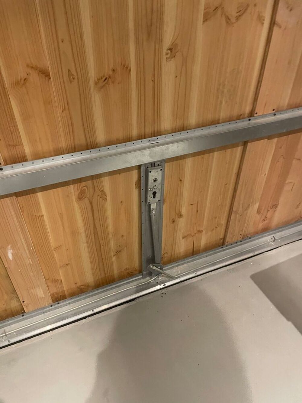 Porte de garage en bois motoris&eacute;e SOMFY Bricolage