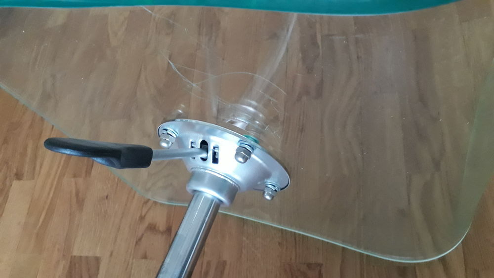 Chaise de bureau en plexiglass avec roulettes Meubles