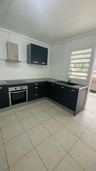  Appartement à louer 3 pièces 95 m²