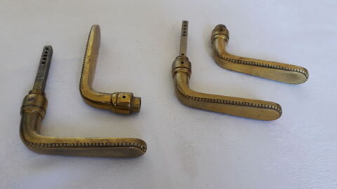 Poign�es de porte laiton
40 Salon-de-Provence (13)