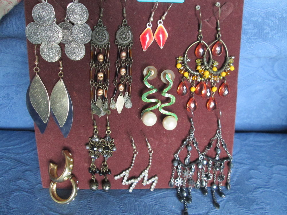 Lot 10 paires boucles d'oreilles Bijoux et montres