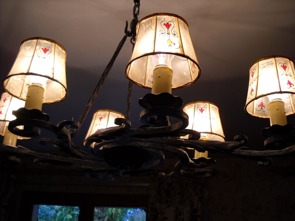 lustre en fer forg&eacute; Décoration