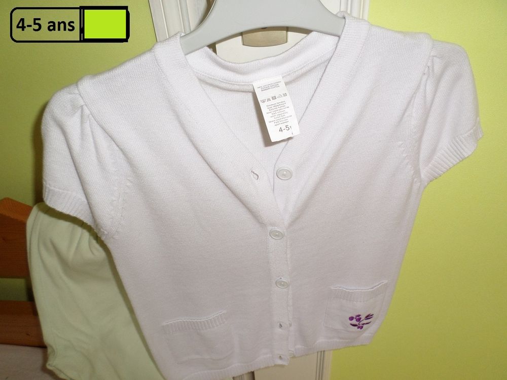 2 Vestes fille 4-5 ans, 
Etat neuf
Vêtements enfants