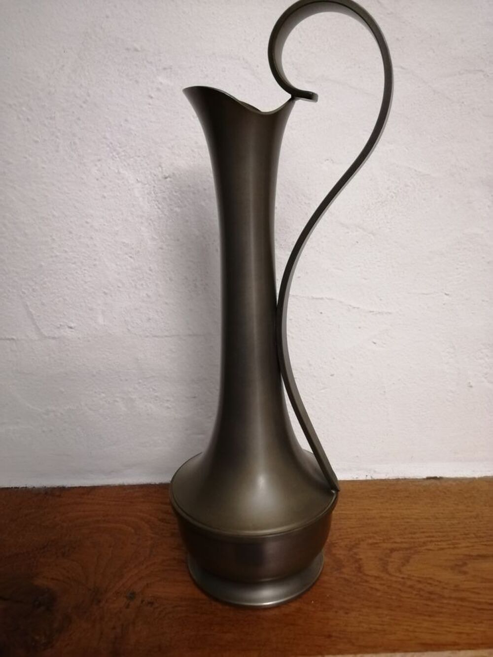 BOMBONNIERE ET VASE EN ETAIN Décoration