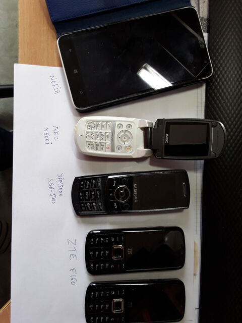 TELEPHONES DIVERS 20 Abbeville (80)