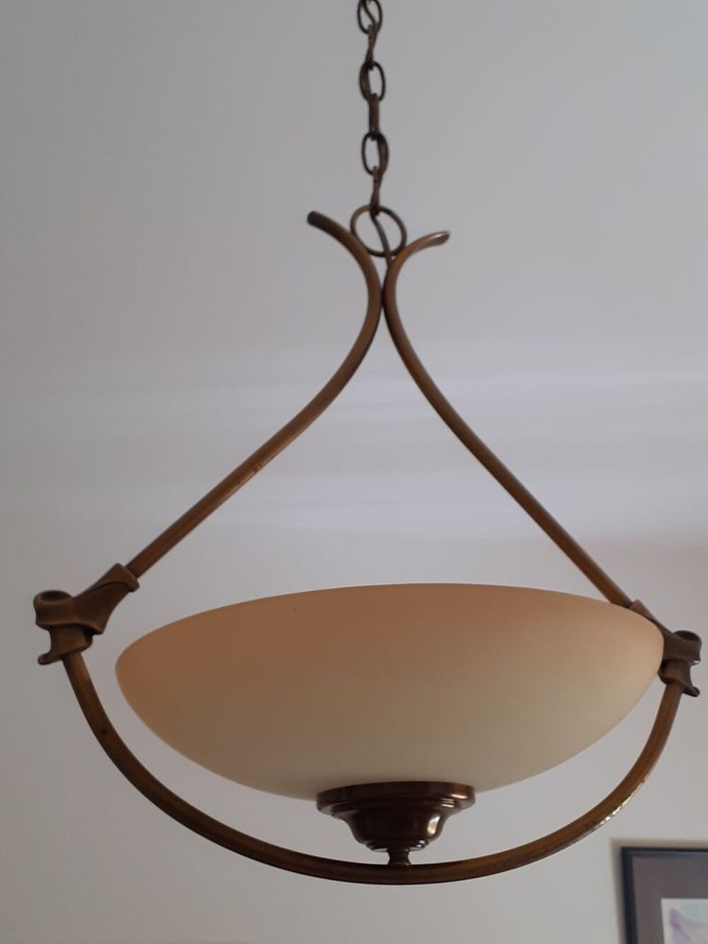 LOT DE 2 LUSTRES EN LAITON
Décoration