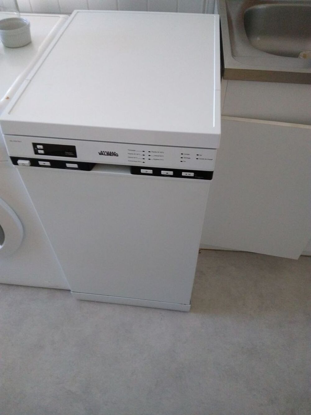 Petit lave-vaisselle et cuisini&egrave;re &eacute;lectrique Electroménager