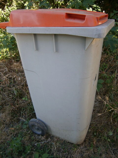 POUBELLE 240 L 35 Villeneuve (33)