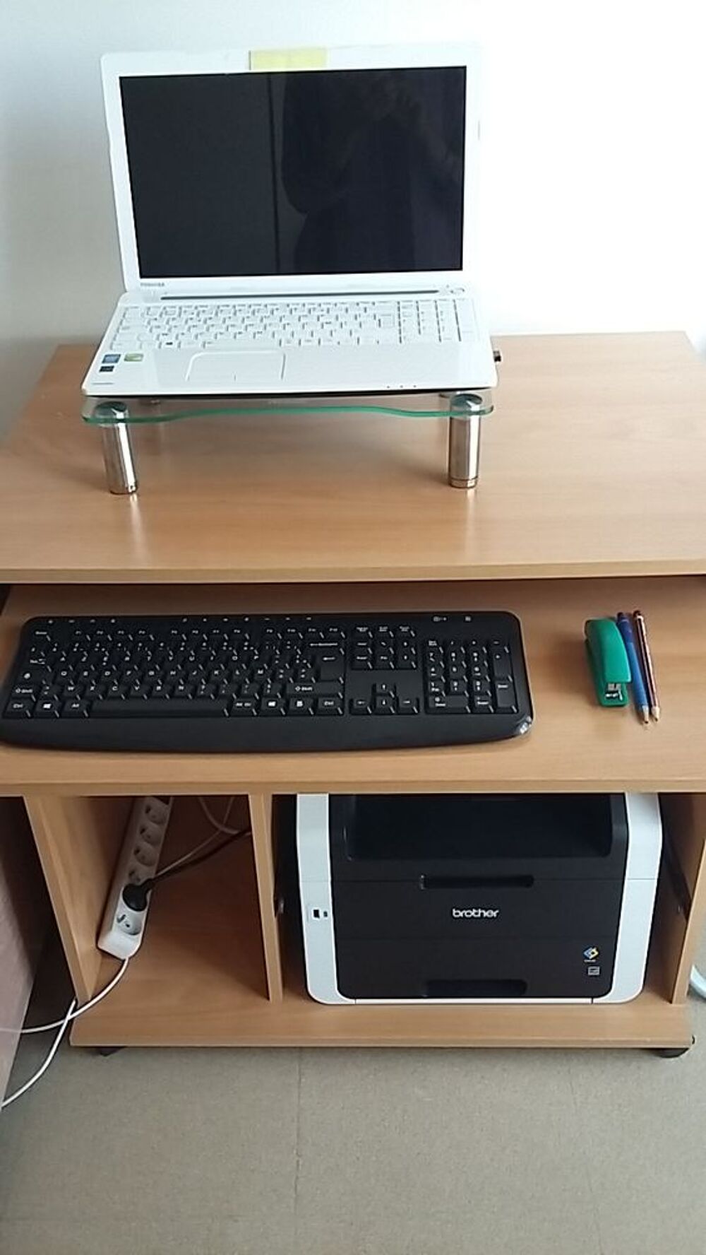 Bureau informatique &agrave; roulettes Meubles